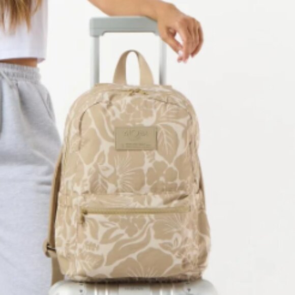 ALOHA Collection Keep It Light Backpack Heipua NWT - Picture 2 of 12